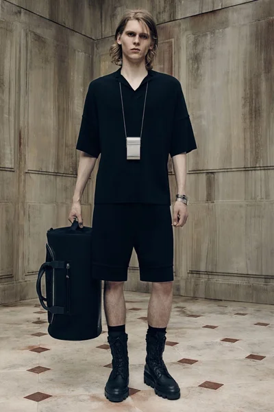 Look 16
